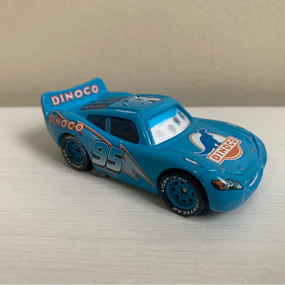 Disney Pixar Cars Dinoco Lightning McQueen Lenticular Eyes Diecast Toy 1:55